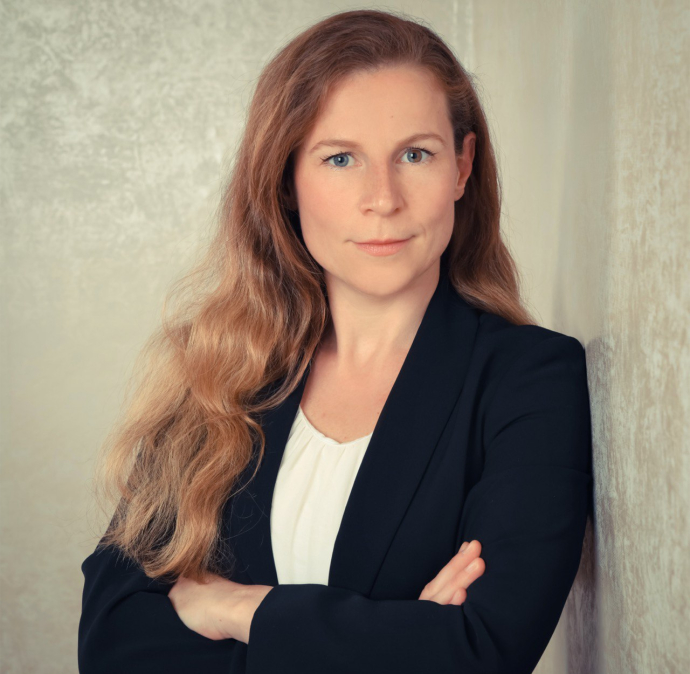 Dr. med. Karolin Stein in ihrer Privatpraxis für Unfallchirurgie und Orthopädie in Berlin Treptow-Köpenick